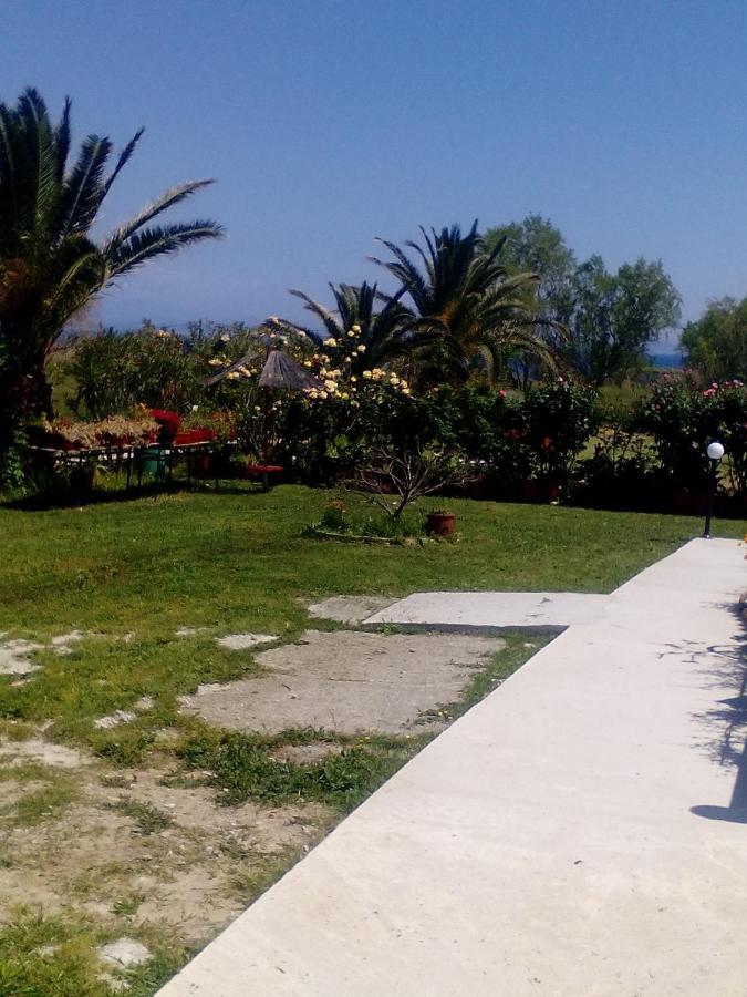 Studios Στουσ Πυργουσ Θερμησ Mytilíni Exterior foto