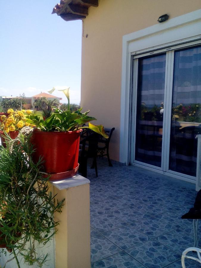 Studios Στουσ Πυργουσ Θερμησ Mytilíni Exterior foto